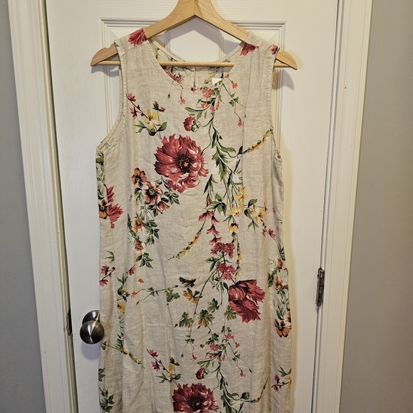 Terzo Millennio Dresses & Skirts - NWT Elegant Floral Sleeveless Midi Dress